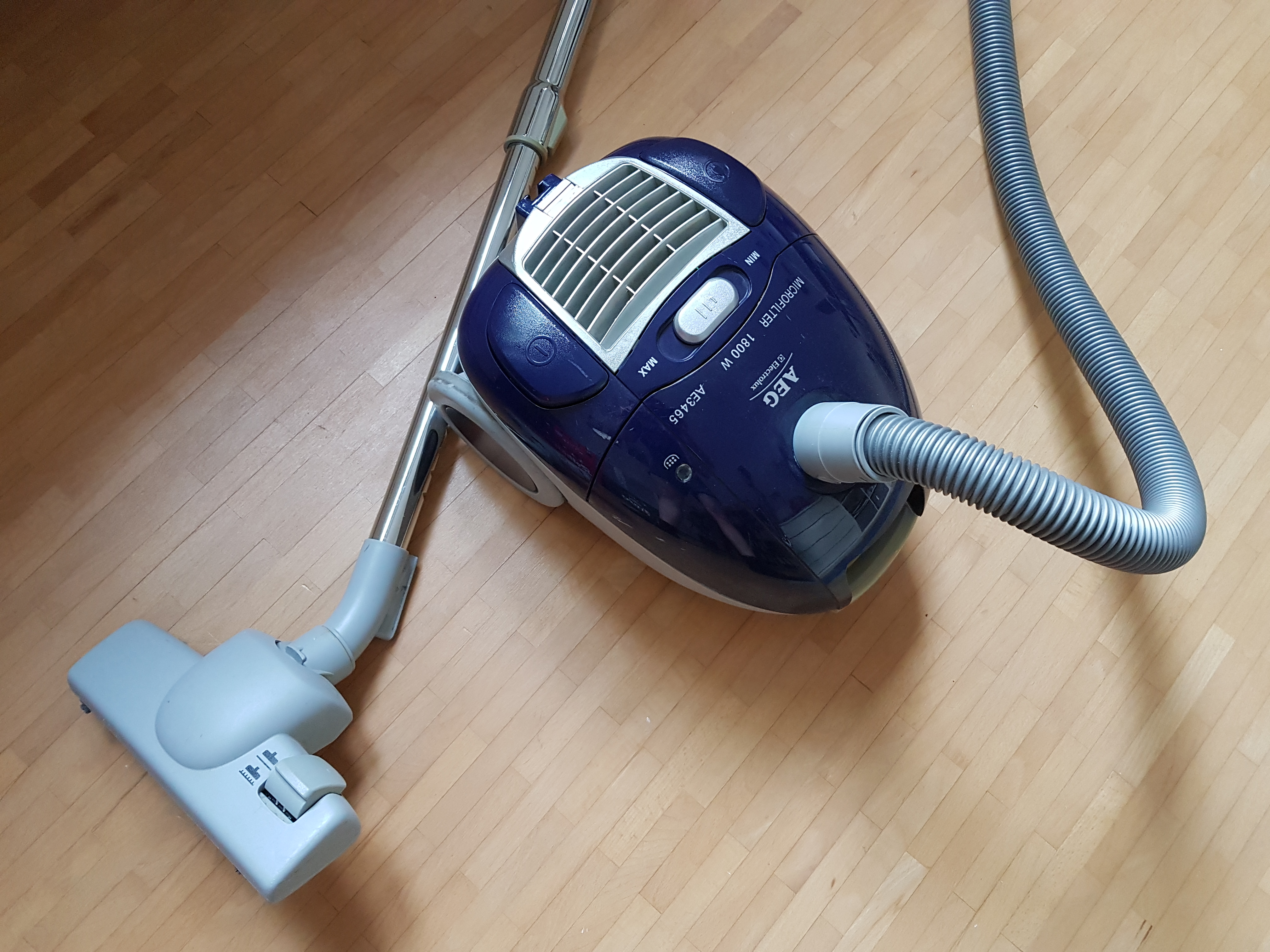 Bodenstaubsauger von AEG mit Schlauch Gebrauchter AEG Staubsauger