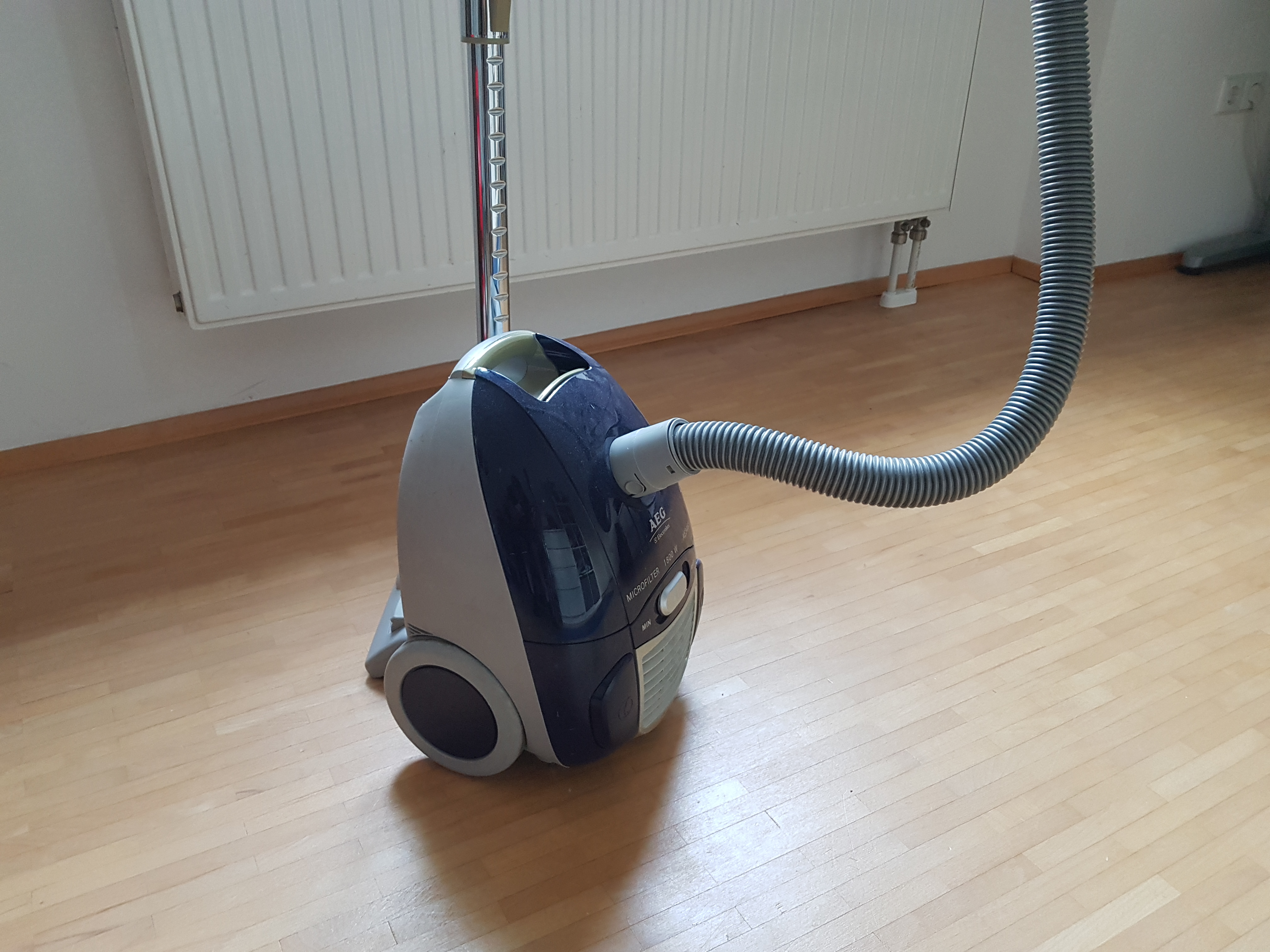 alter AEG Staubsauger der Firma AEG