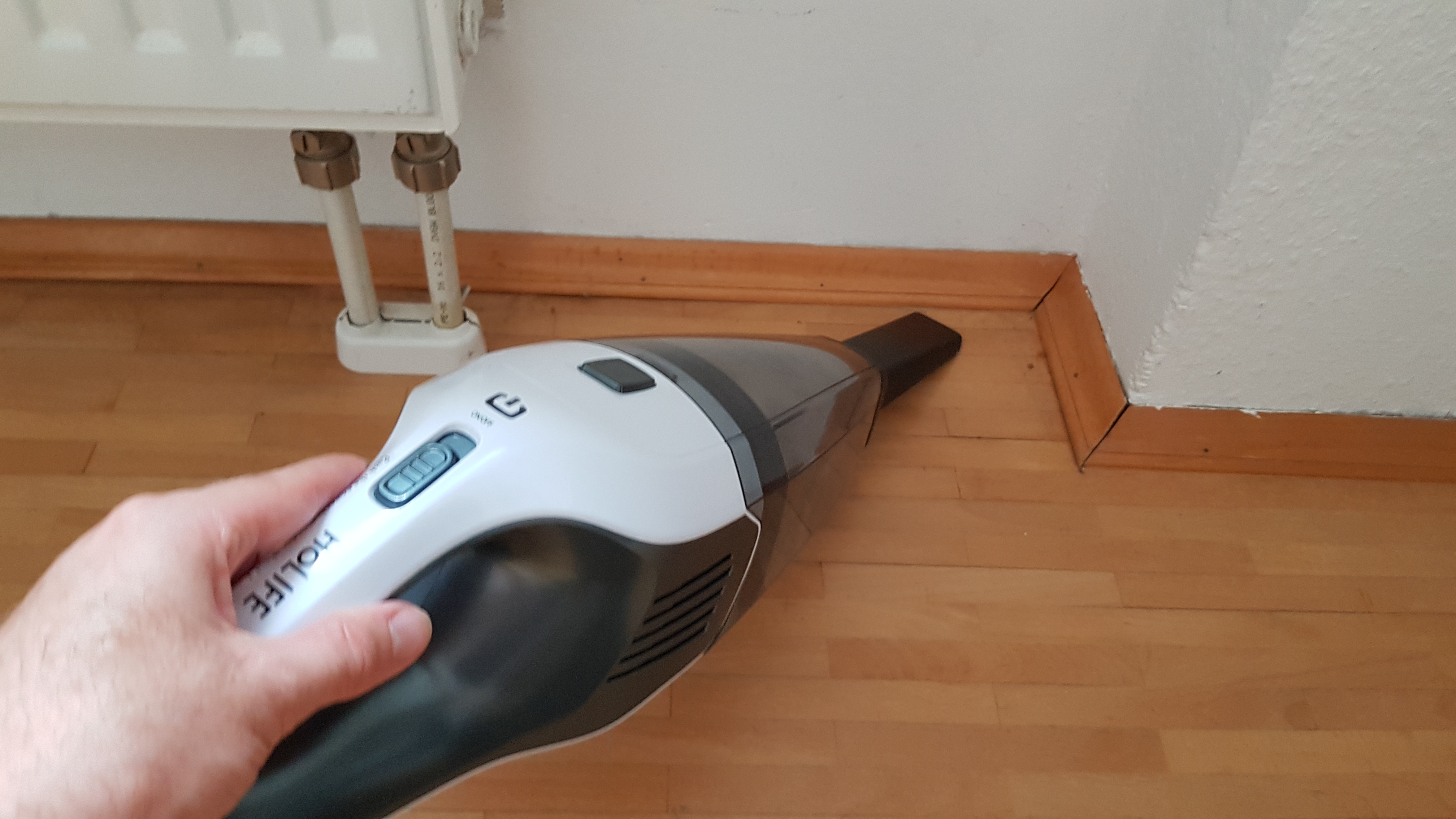 Staubsaugen von Hand winkel saugen