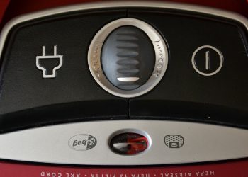 Staubsaugen am Sonntag & Feiertag | Welche Uhrzeit erlaubt ist