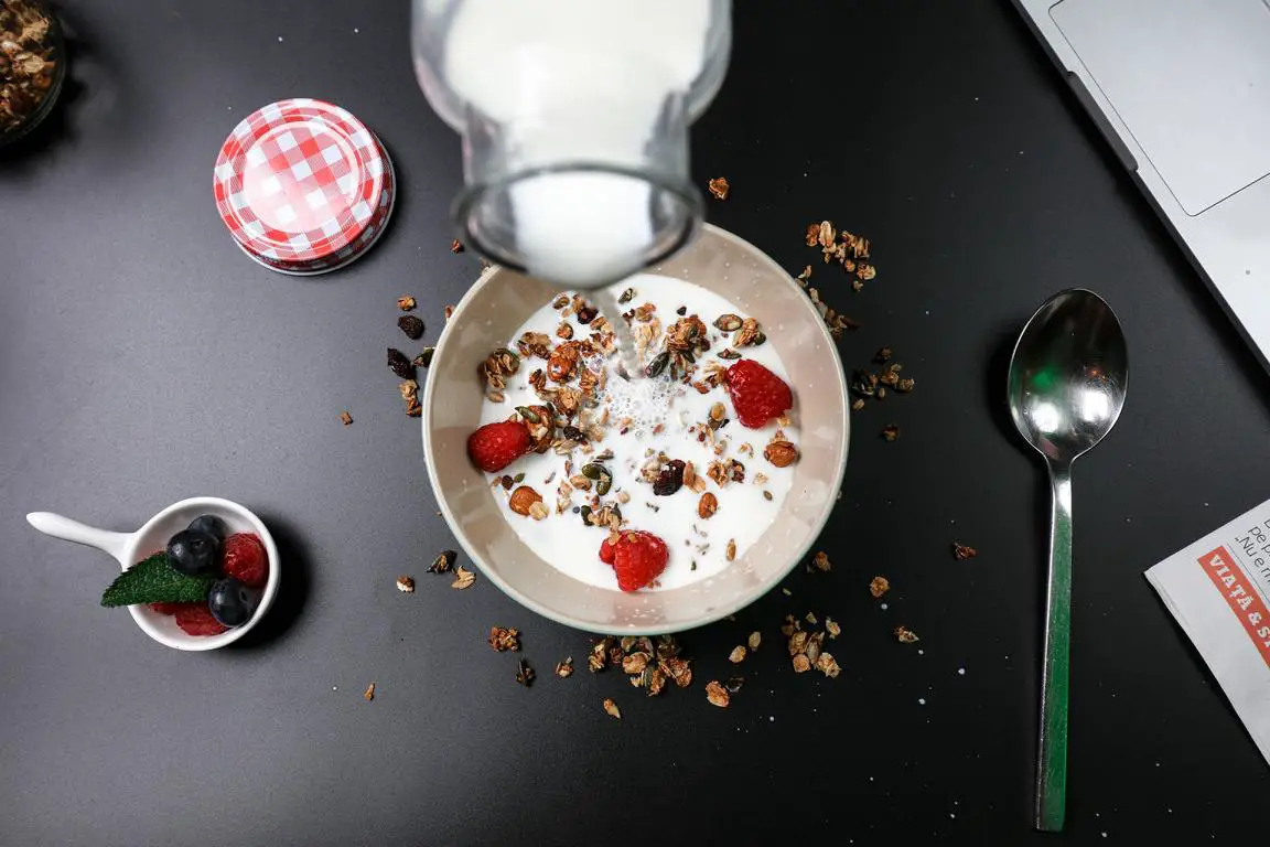 Flüssiger Joghurt Milch oder Joghurt