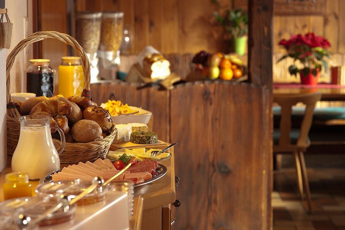 frühstück sieht lecker aus
