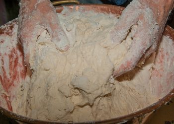 Brotteig mit Trockenhefe (Anleitung) | Einfaches Rezept